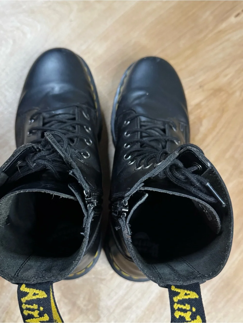 Dr Martens Mens Black Eight Eye platform Boots Size 10.